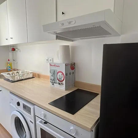 Renovated Near The Eiffel Tower District Apartment