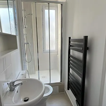 Renovated Near The Eiffel Tower District Apartment Paris
